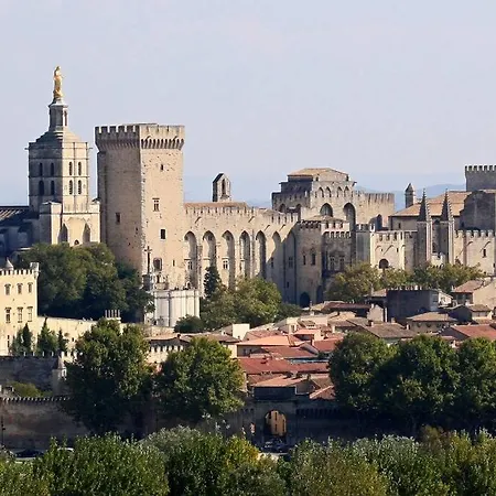 Au Centre De *