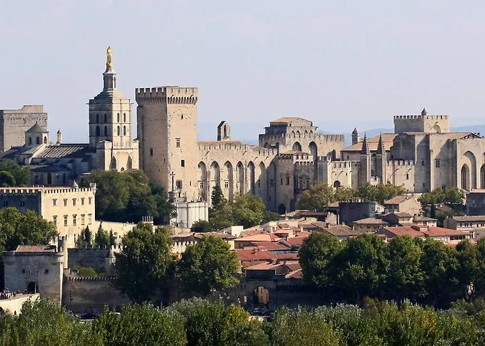 Au Centre De *